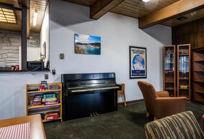 فندق على الطريق Blue Coast Inn & Suites