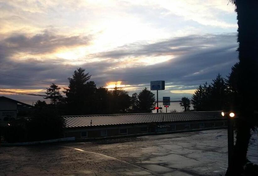 فندق على الطريق Blue Coast Inn & Suites