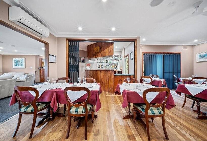 Пансион Oasis Inn Ulladulla