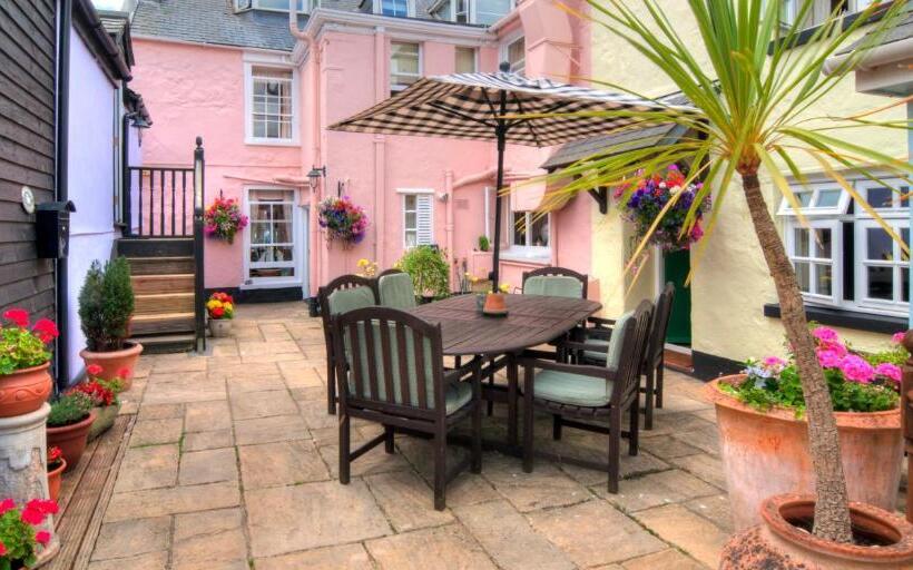 פנסיון Potters Mooring