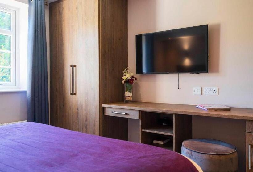 پانسیون The Limes Country Lodge Hotel & Admiral Restaurant