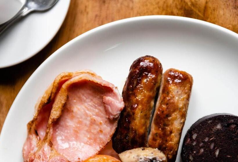 پانسیون The Limes Country Lodge Hotel & Admiral Restaurant