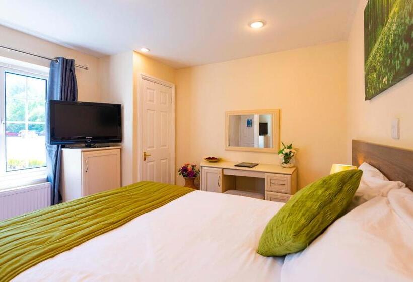 پانسیون The Limes Country Lodge Hotel & Admiral Restaurant