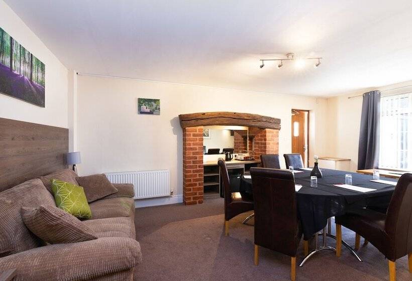 پانسیون The Limes Country Lodge Hotel & Admiral Restaurant