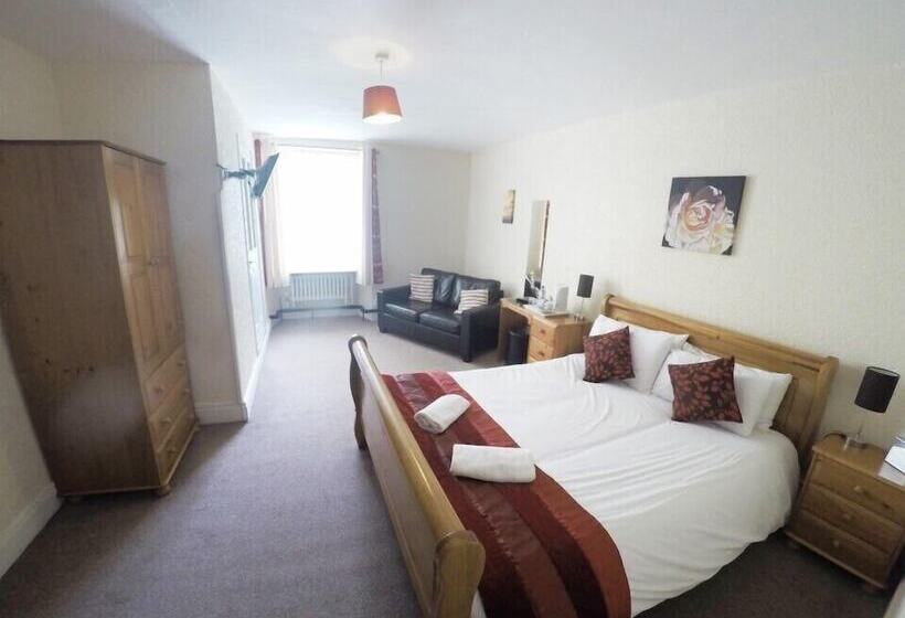 بنسيون The Royal Lodge