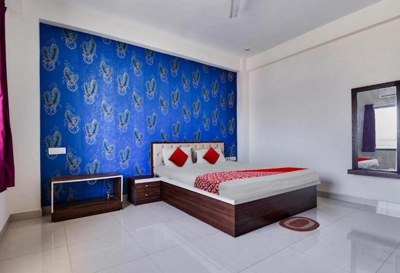 ホテル Oyo 90099 Grand Beach