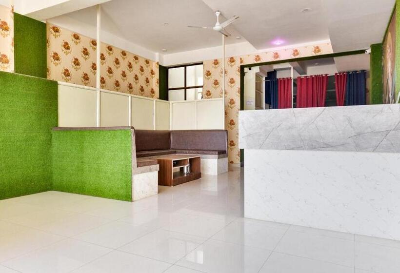 ホテル Oyo 90099 Grand Beach