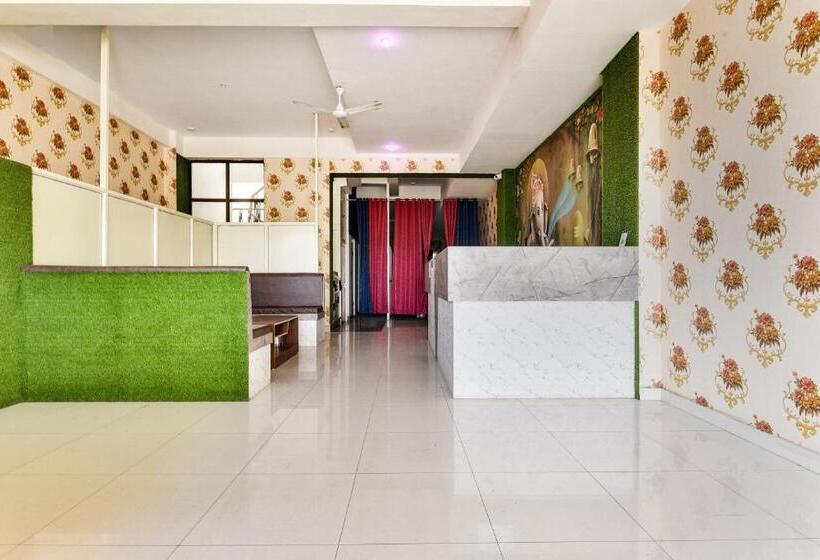 ホテル Oyo 90099 Grand Beach