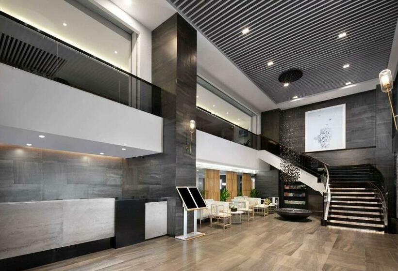 Отель Ramada Encore By Wyndham Jiusuo Downtown