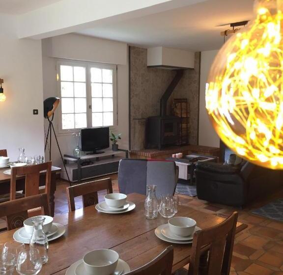 住宿加早餐  By The Lake