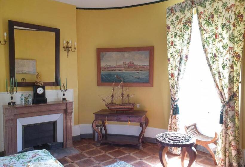 住宿加早餐  Château De Saint Bonnet Les Oules