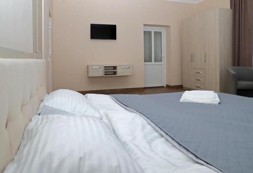 فندق Lastivka Guest House