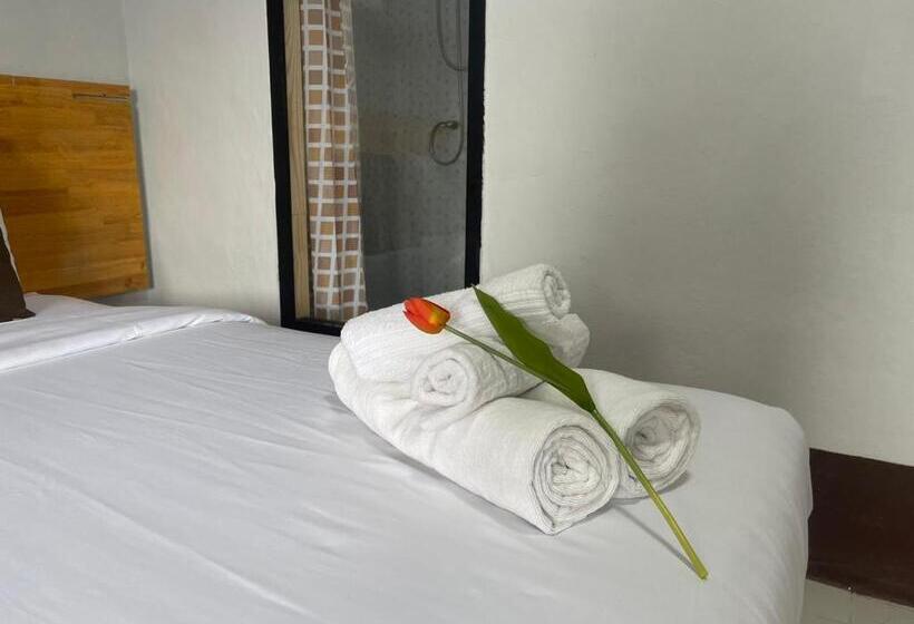בית מלון כפרי Mookboonchu Guesthouse ,kohmook Trang