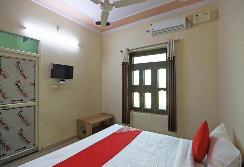 בית מלון כפרי Oyo 62761  Daksh