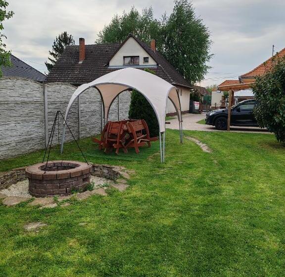 Пансион Zeg Zug Vendégház