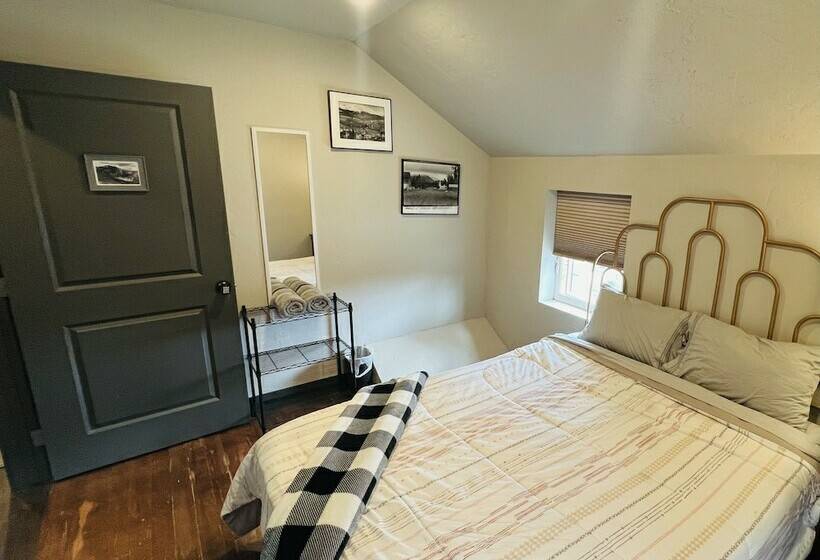 Treeline Hostel