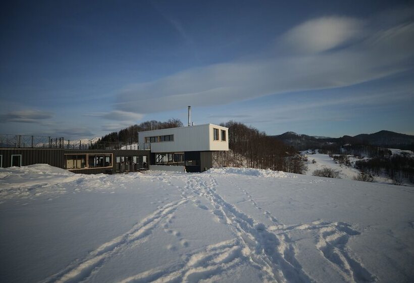 Ursa Mica Glamping Resort