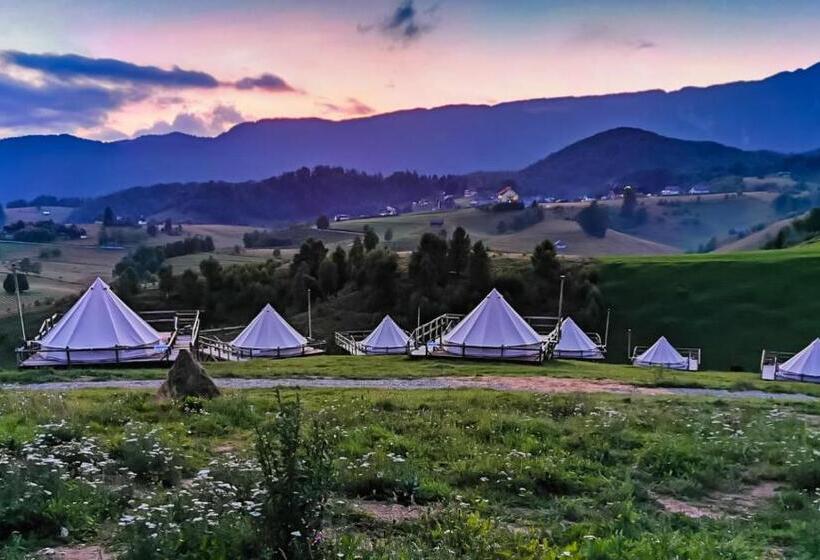Ursa Mica Glamping Resort