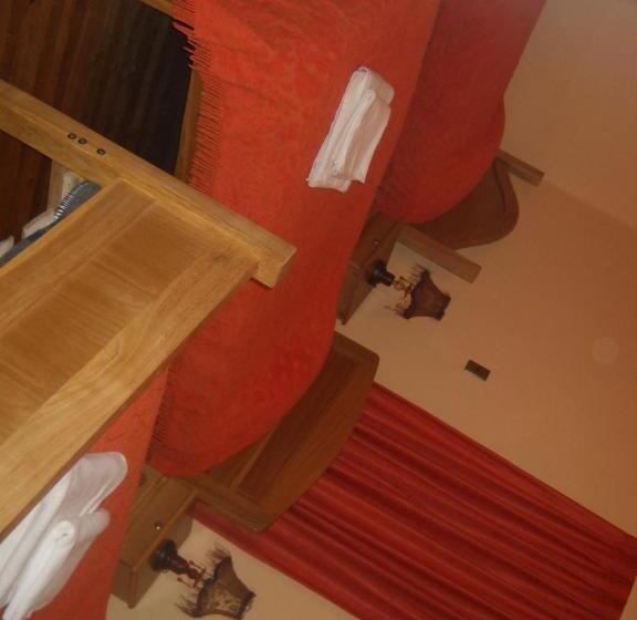 هاستل Hostal Isidoros