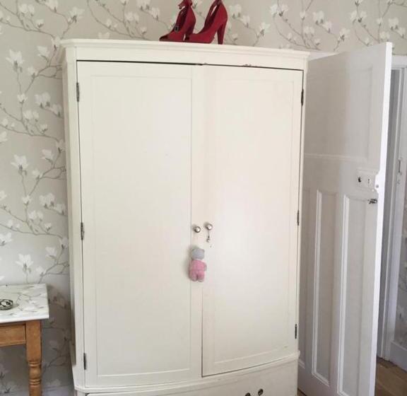 تختخواب و صبحانه Hurstbourne