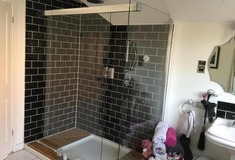 تختخواب و صبحانه Hurstbourne