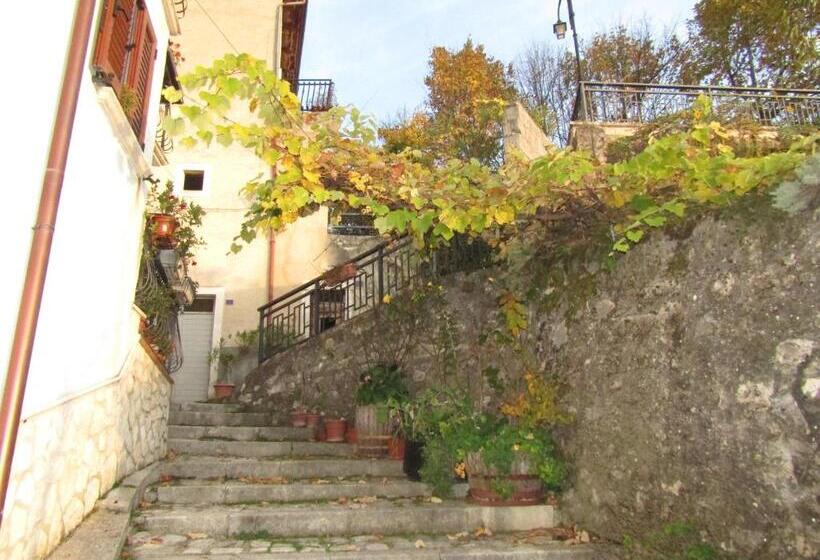 مبيت وإفطار Medieval Village Of Pacentro
