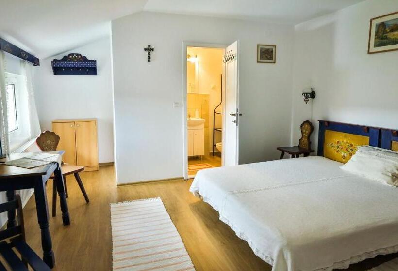 پانسیون Casa Júlia