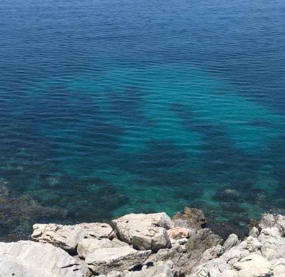 پانسیون Domus Orestea Luxury Suites