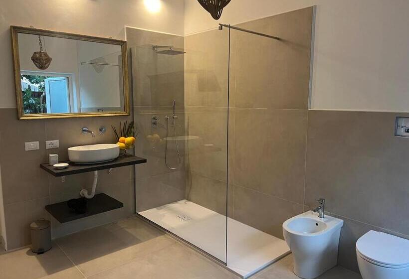 پانسیون Domus Orestea Luxury Suites