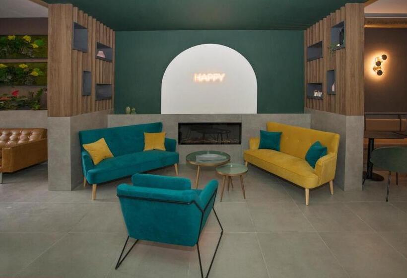 Отель Moody Smart & Comfy