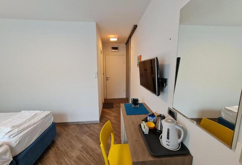 تختخواب و صبحانه Sms Studios