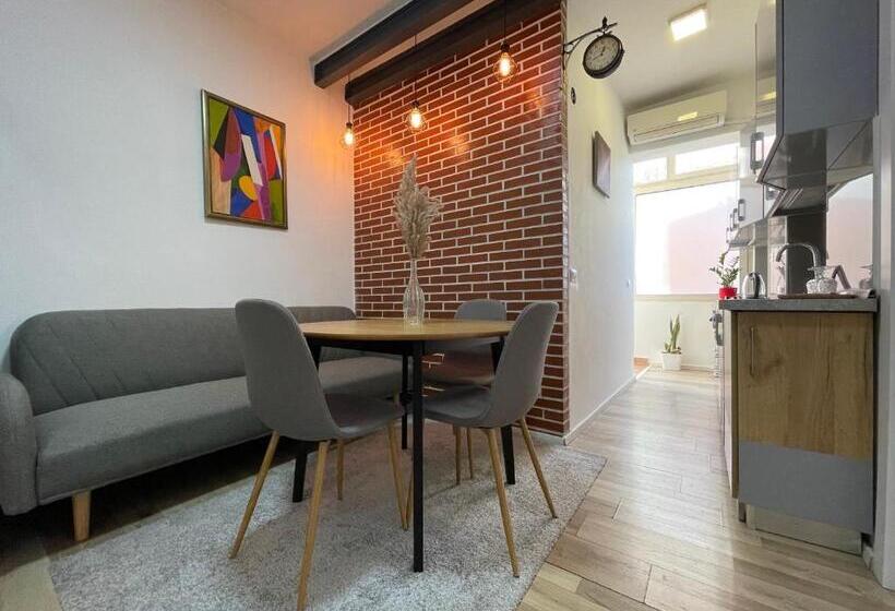 Myslym Shyri S Apartments