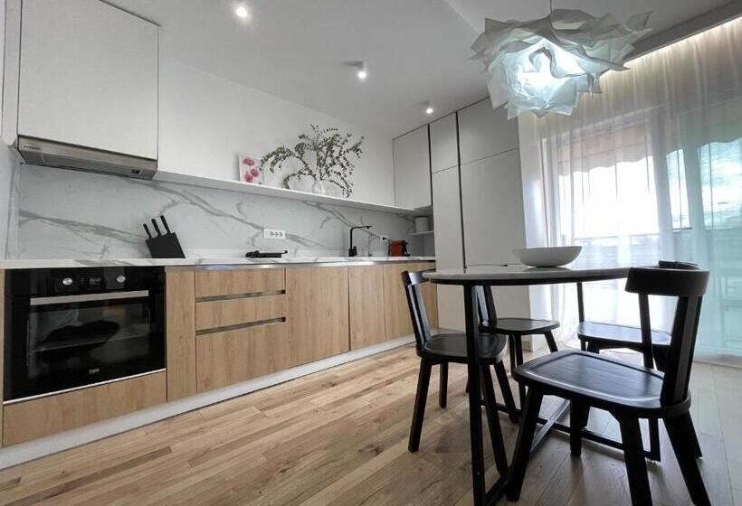 Myslym Shyri S Apartments