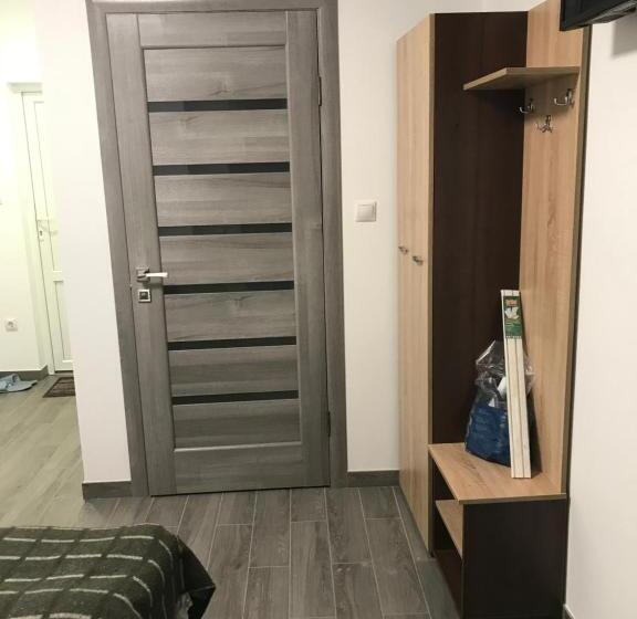 פנסיון Zatishok Guest House