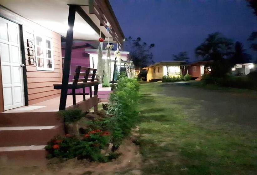 هتل Chomnok Chommai Resort
