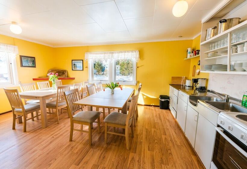בית מלון כפרי Lydersen Rorbuer Hostel And Apartments Kvalvika And Rytten