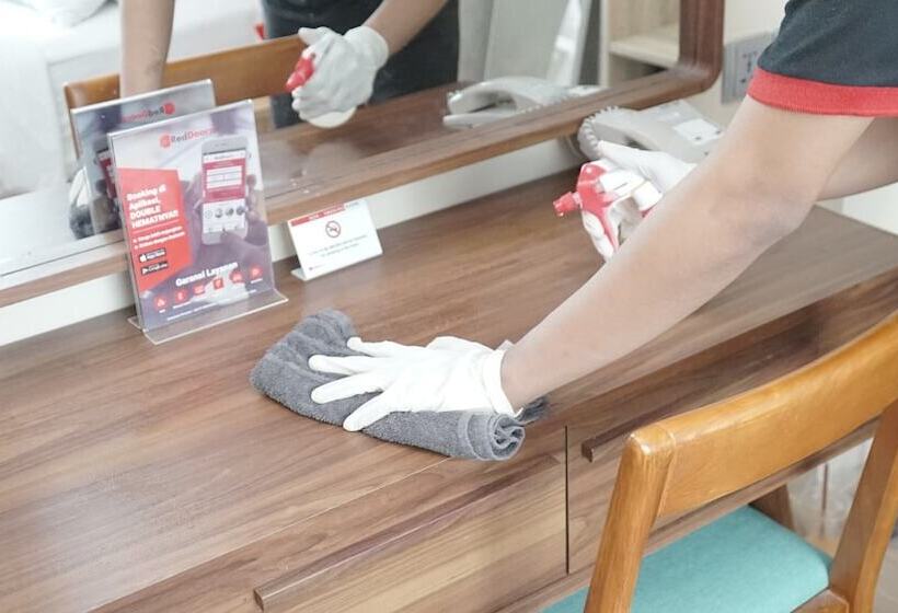 Отель Formerly Reddoorz Plus Near Teras Kota 3