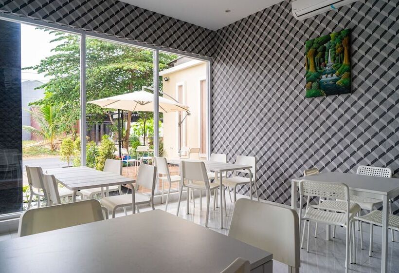 Отель Formerly Reddoorz Plus Near Teras Kota 3