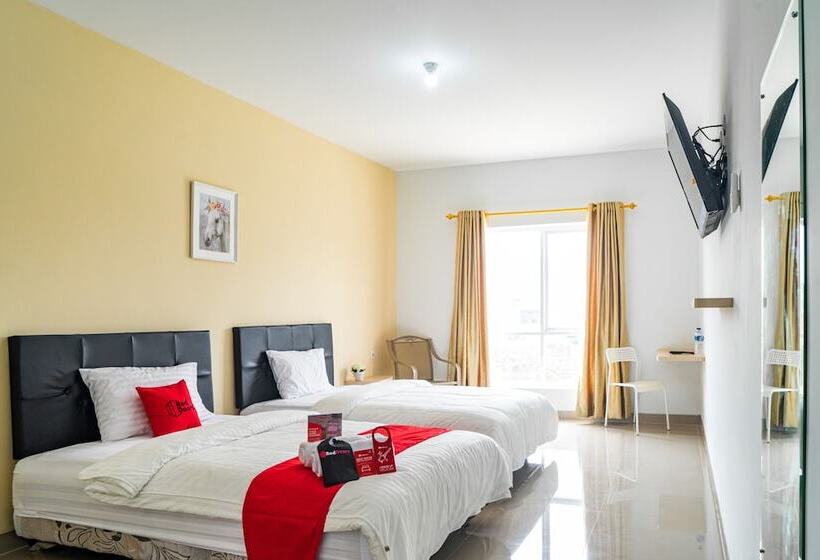 Отель Formerly Reddoorz Plus Near Teras Kota 3