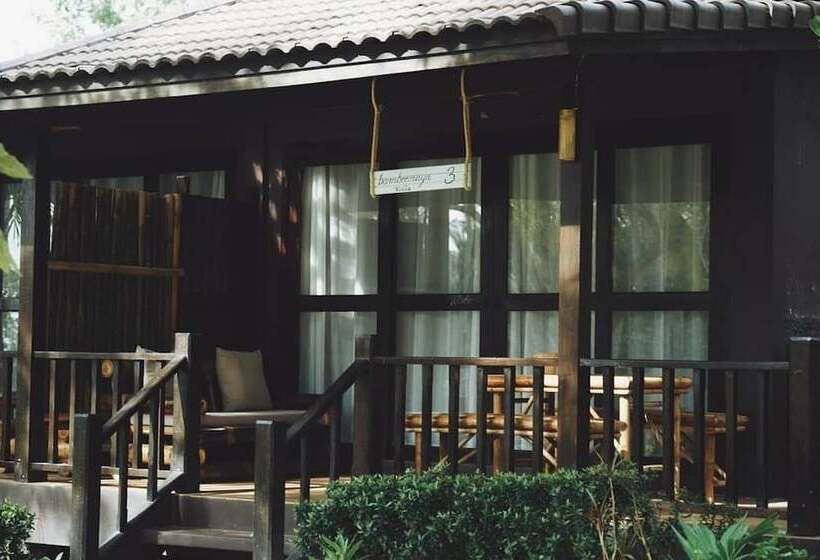 Отель Bambooraya Villa