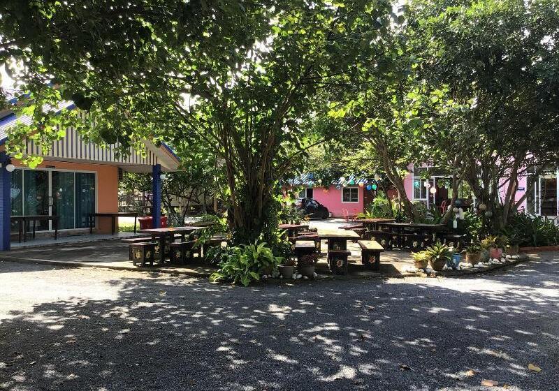 هتل Ban Chomlay Resort Satun