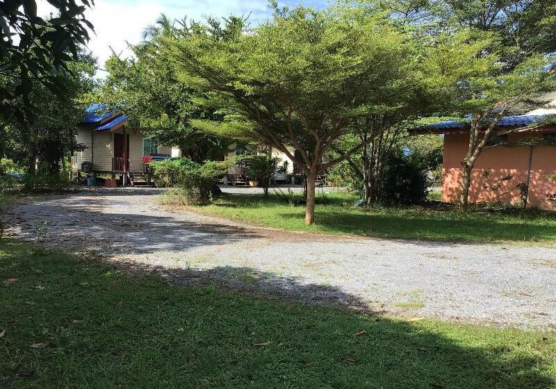 هتل Ban Chomlay Resort Satun
