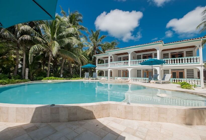 בית מלון כפרי Coral Bay Villas