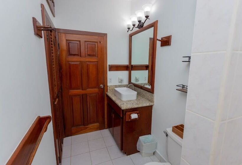 בית מלון כפרי Coral Bay Villas