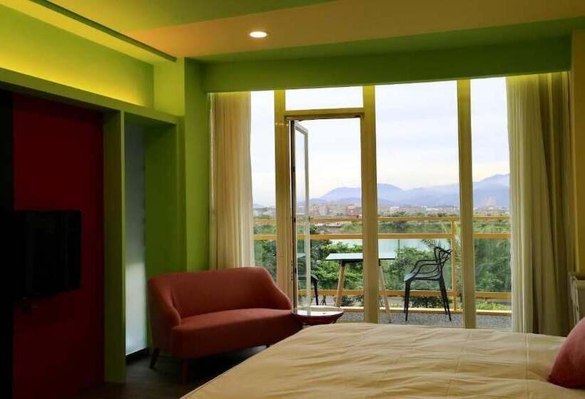 هتل The Riverview Retreats