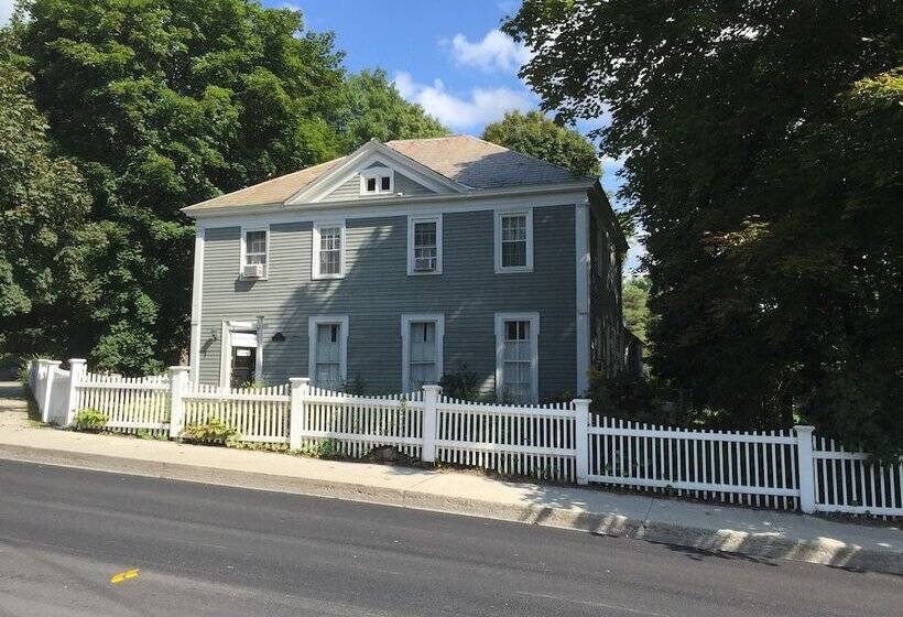 צימר Eddington House Inn