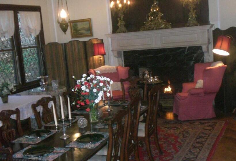 تختخواب و صبحانه Whistler's Inn