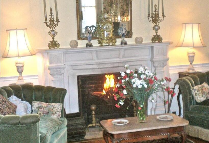 تختخواب و صبحانه Whistler's Inn