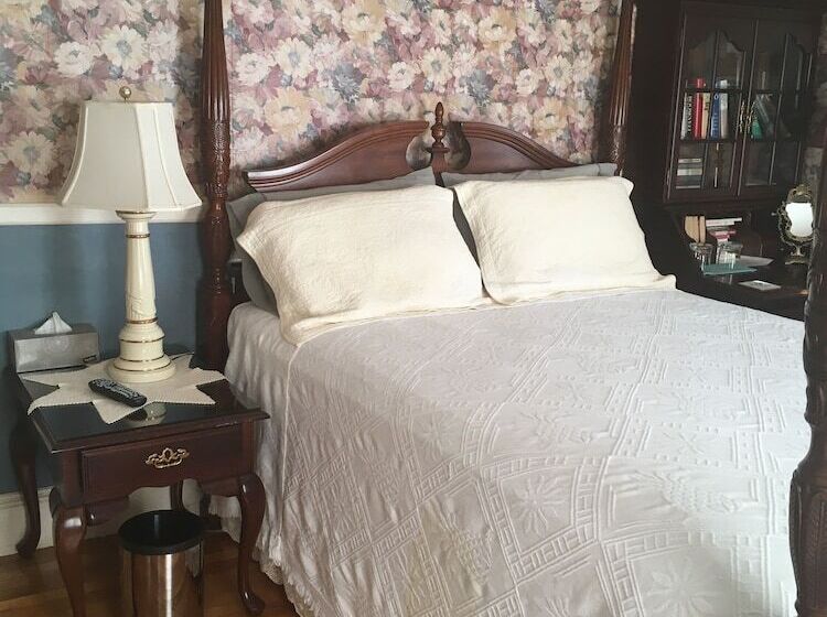 Fleetwood House Bed And Breakfast