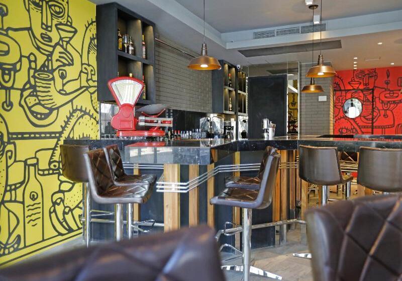 هتل Cumbres Lastarria